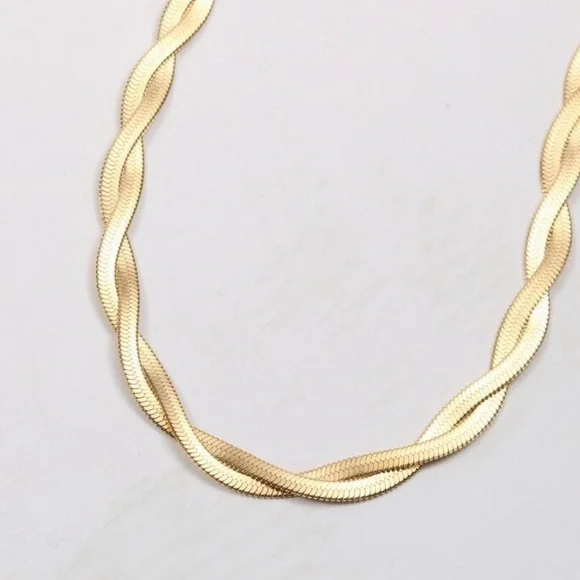 Waterproof twisted herringbone chain necklace - Picture 2 of 2